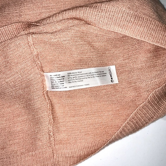 Eileen Fisher Fine Merino Wool Top Petal Size S/P 26” x 25” - Picture 4 of 5